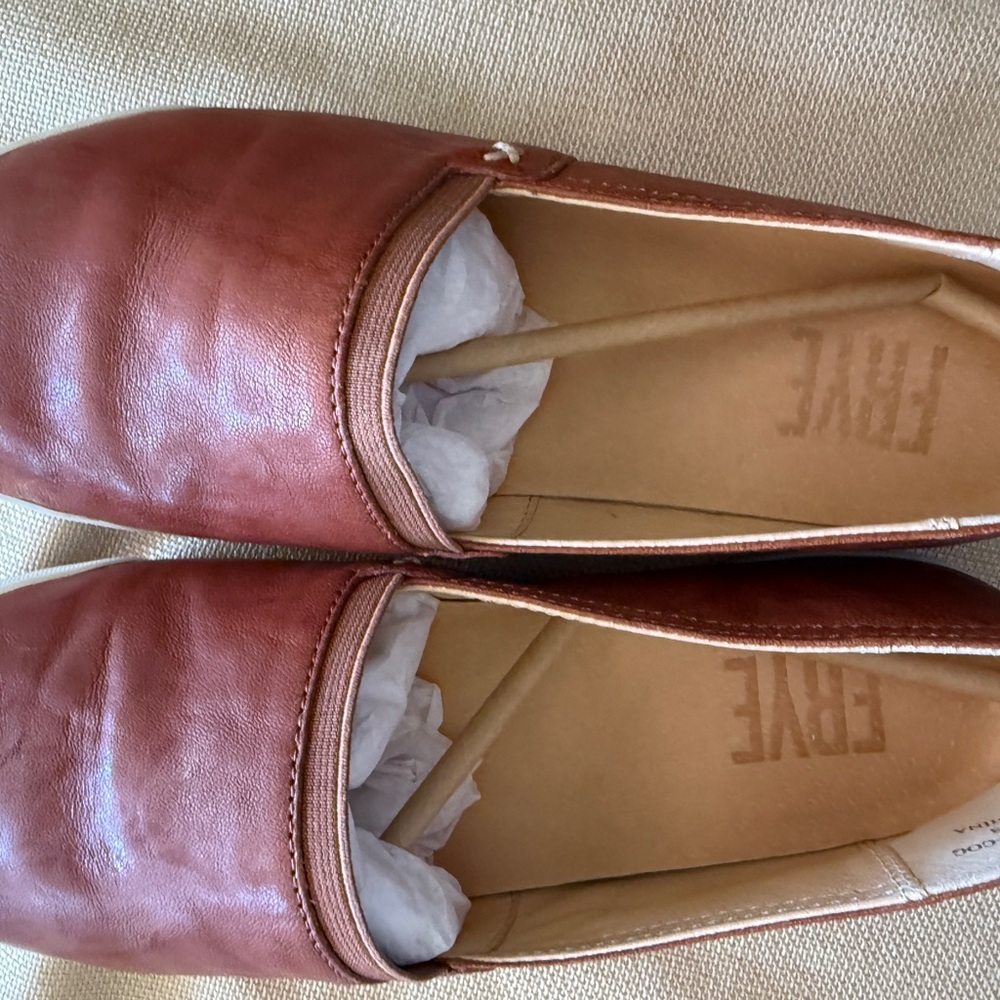 Frye Women's Melanie Slip-On Leather Flats in Chestnut Brown-NIB